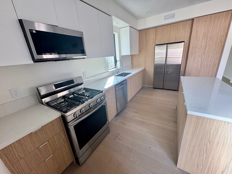 Building Photo - 2520 5th St