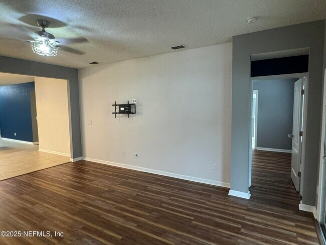 Building Photo - 15626 Tisons Blf Rd