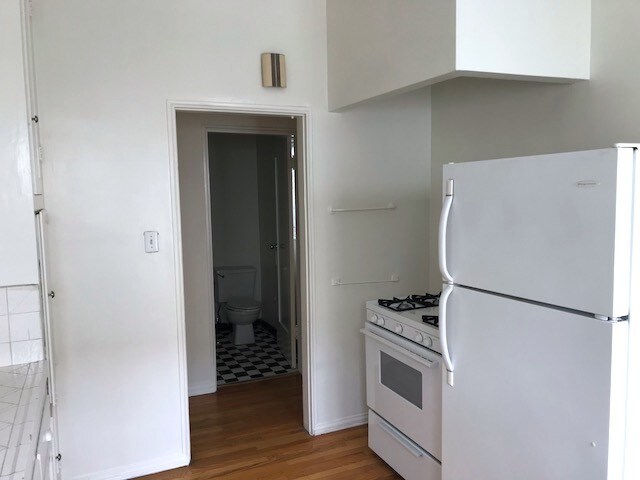 Building Photo - 210 S Doheny Dr