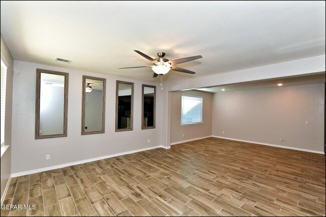 Building Photo - 10716 Drew Pearson Dr