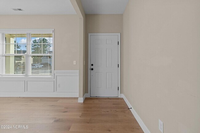 Building Photo - 204 Sandy Springs Rd