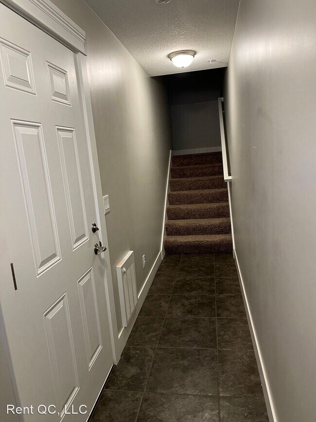 Building Photo - 2 br, 2.5 bath House - 702 Cox Court