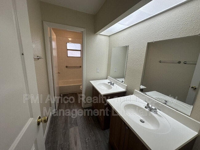 Building Photo - 453 Beech Ave