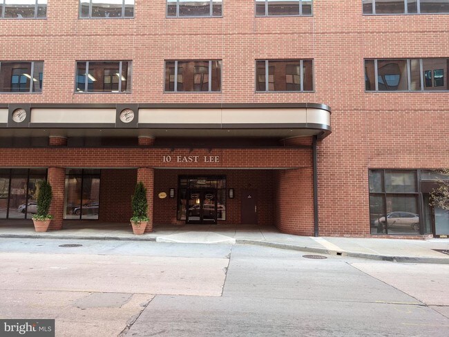 Building Photo - 10 E Lee St