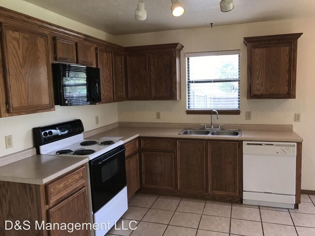 Building Photo - 3203 Lois Arlene Cir