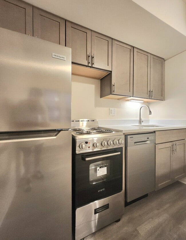 Building Photo - 1504 N Dearborn Pkwy