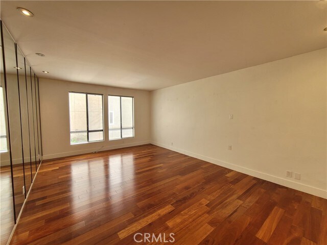 Building Photo - 450 N Oakhurst Dr