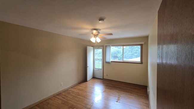 Building Photo - 426 Rushmore Ln