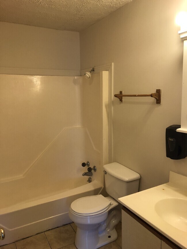 Building Photo - Two Bedroom Apartment for Rent