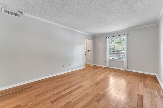 Building Photo - Beautiful 3 Bedroom 2.5 Bathroom Condo in Prime Taylors Location $1,625/mo rent