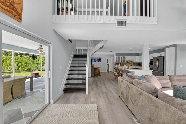 Building Photo - 6701 Hillside Ln