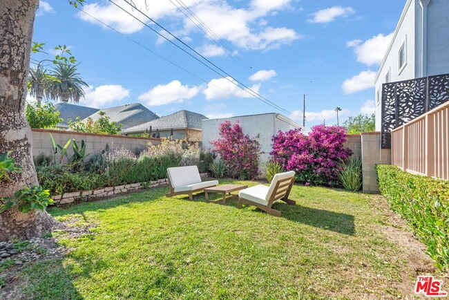 Building Photo - 1107 S St Andrews Pl