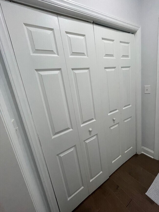 Building Photo - Beautifully Furnished 4-Bedroom Home with ...