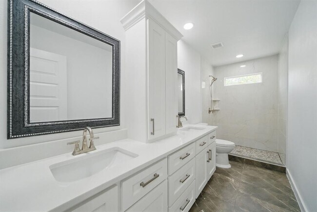 Building Photo - 9711 Derrik Dr