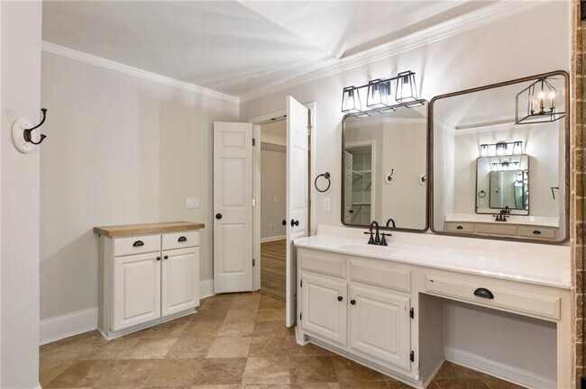 Building Photo - 330 Summerlin Dr