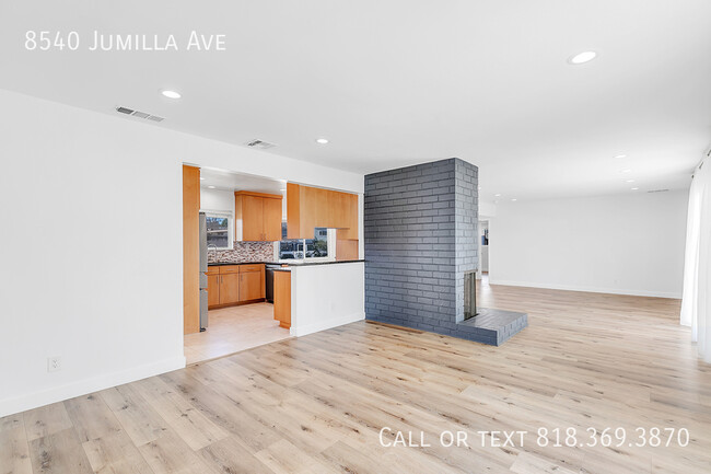 Building Photo - STYLISH AND MODERN 3BR/2BA IN RESIDENTIAL ...