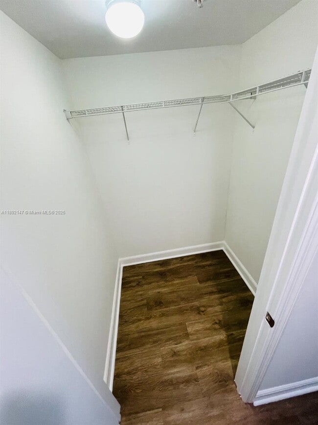 Building Photo - 14951 Royal Oaks Ln