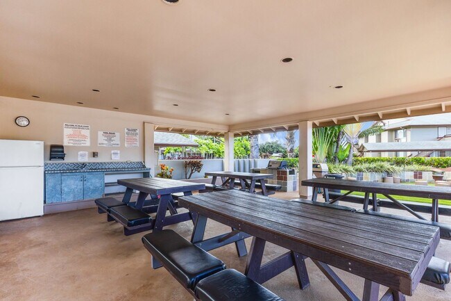 Building Photo - Island Living Meets Modern Luxury in Gated Palm Court