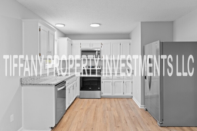 Building Photo - 216 Putnam St