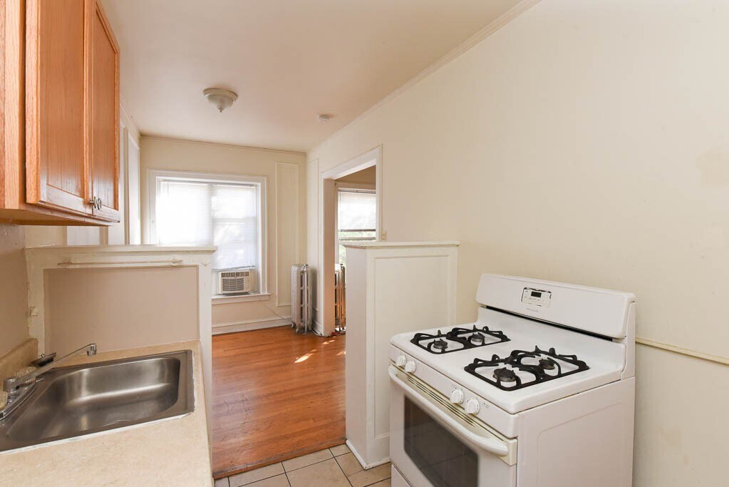 Building Photo - 1211 W Elmdale Ave