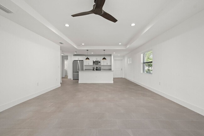 Building Photo - 1392 San Cristobal Ave