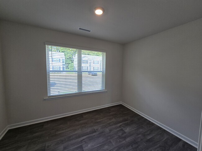 Building Photo - 114 Holmes Corner Dr