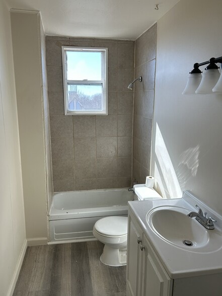 Building Photo - 651 Hollace St