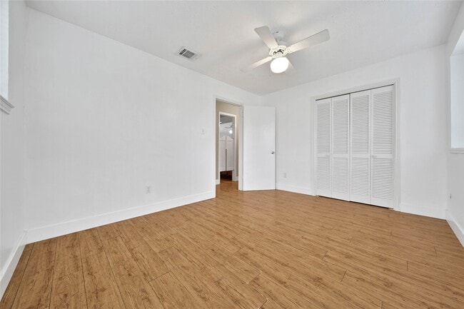Building Photo - 626 Park Knoll Ln