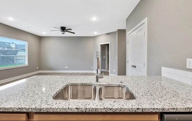 Building Photo - 4546 S Doris Ct