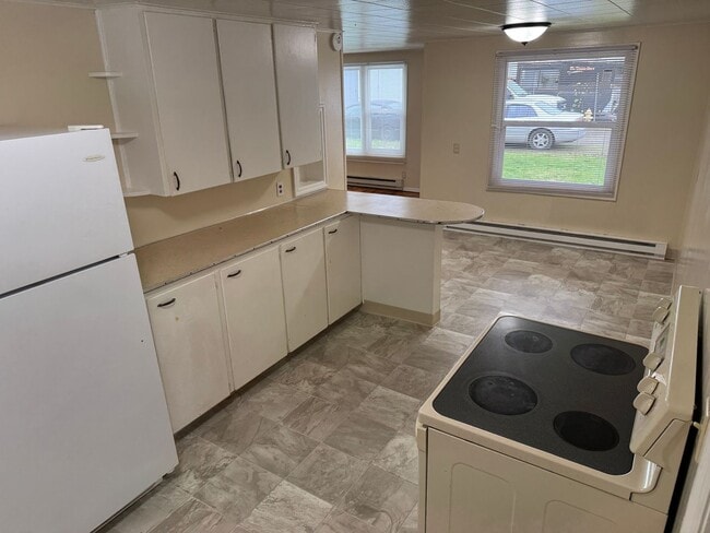 Building Photo - Updated 3 bedroom 1 bathroom house on a huge lot!