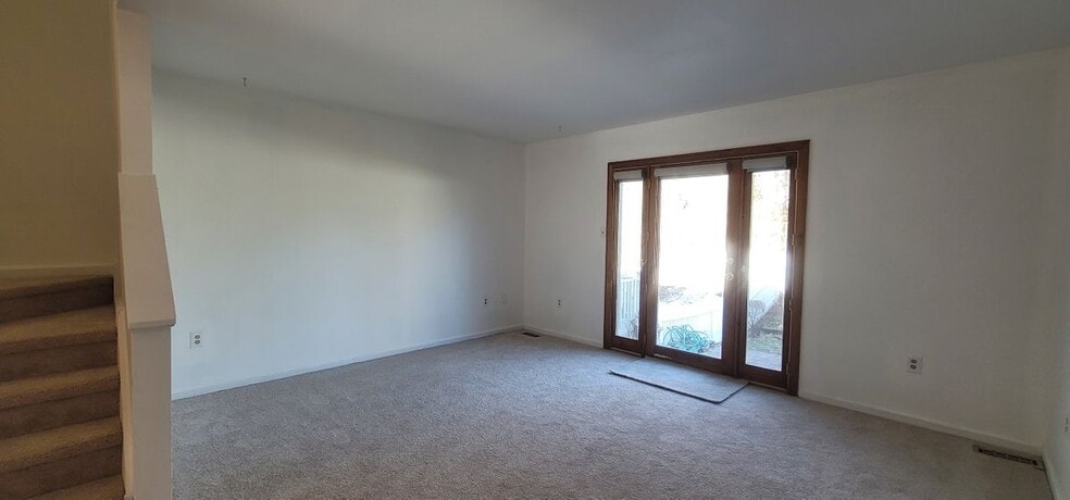 Building Photo - 10 Woodfield Dr