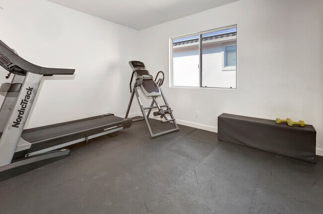 Building Photo - 28962 Sean Dr