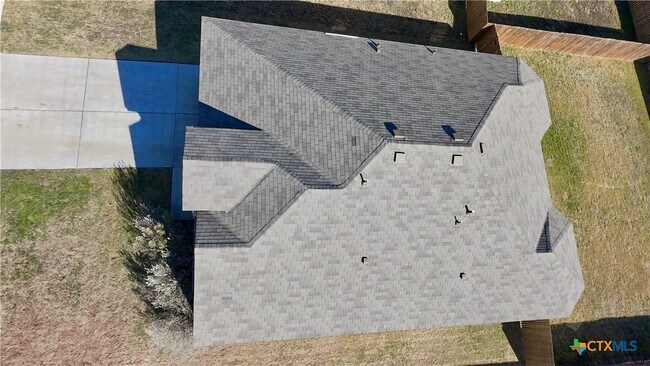 Building Photo - 302 Saddleback Trl