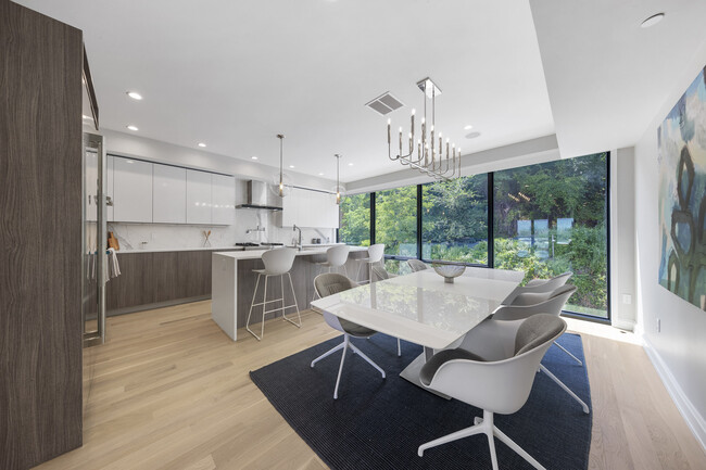 Building Photo - 8822 Churchill Rd