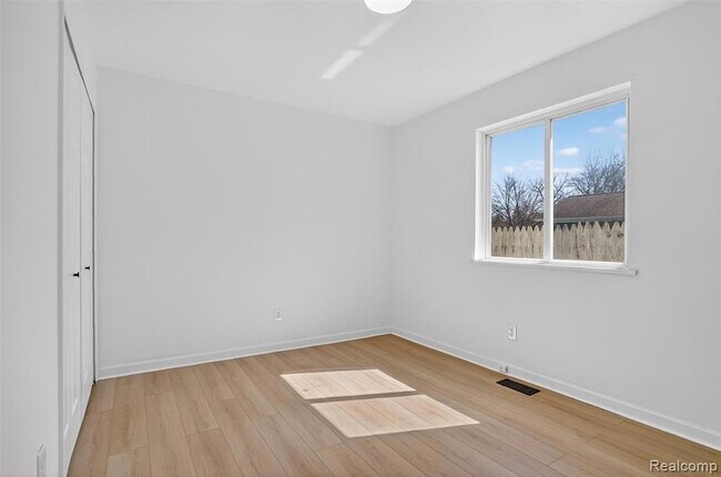 Building Photo - 4171 Mapleleaf Rd