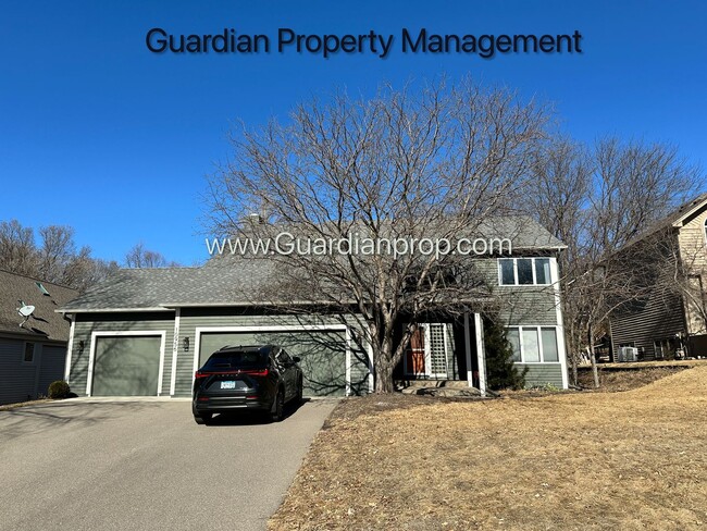 Primary Photo - Eden Prairie SFH, 3 Car Garage, Sunroom, D...