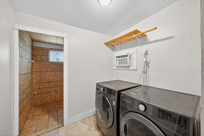 Building Photo - 224 Forrest Ave