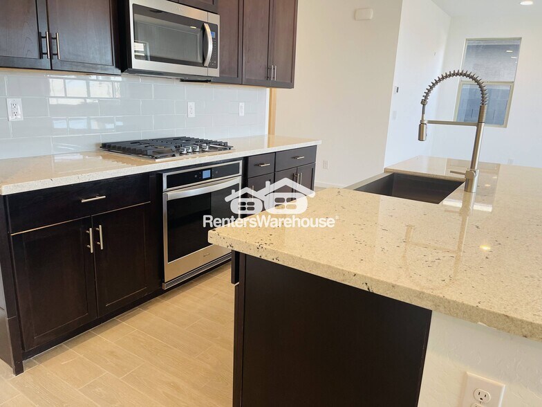 Building Photo - 5621 W Rainwater Dr
