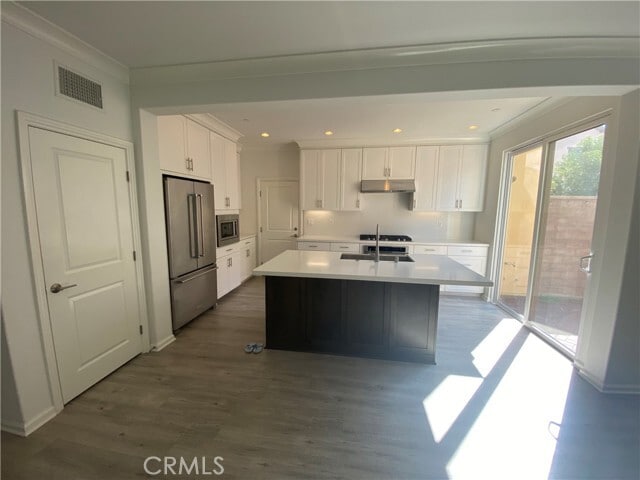 Building Photo - 122 Crescent Moon