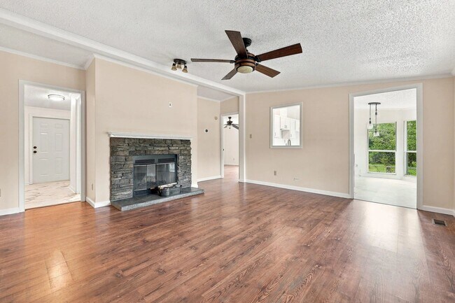Building Photo - 135 Virginia Ln