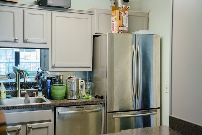 Building Photo - 1560 N Sandburg Terrace