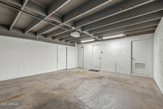 Building Photo - 5247 N 8th Pl