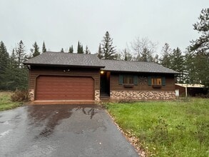 Building Photo - Beautiful 3 Bedroom Home In Carlton on 5 A...