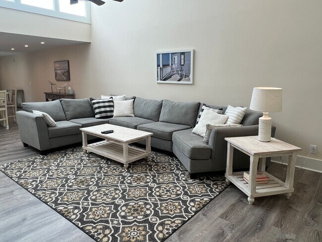 Building Photo - Briarwood Villa - One Level, Golf View