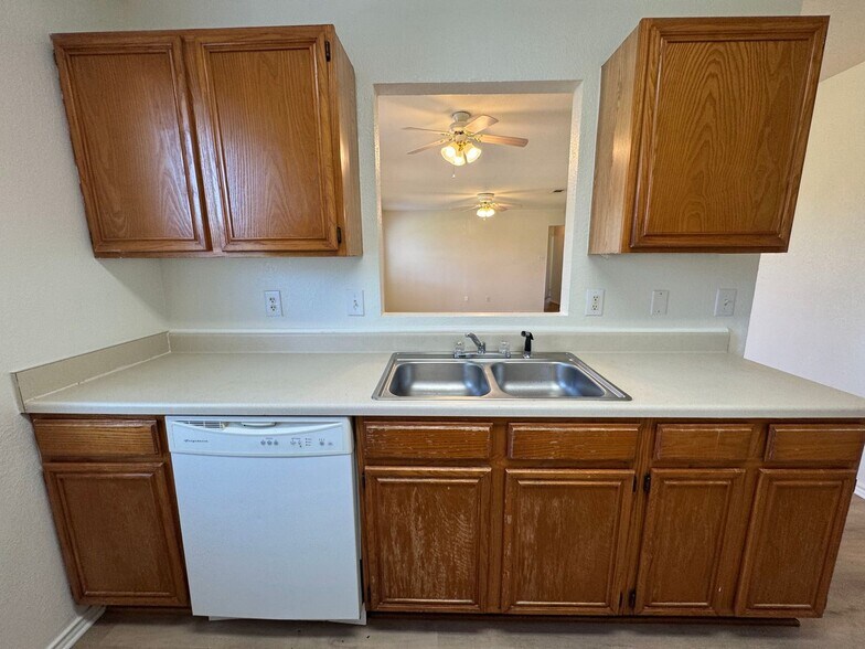 Building Photo - 4600 Greyhound Dr