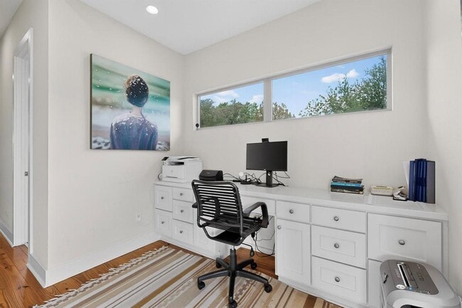 Building Photo - 807 W Gibson St