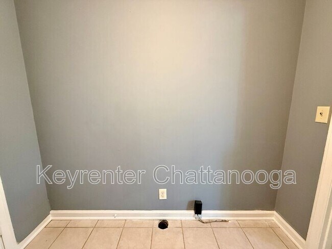 Building Photo - 221 Robert E Lee St