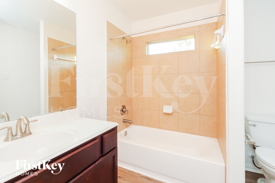 Building Photo - 28603 Hidden Lake W