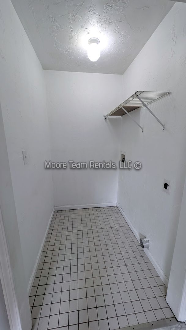 Building Photo - 1226 Martin Cir
