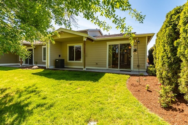 Building Photo - 2 Bed 2 Bath Home - 55+ Community Only